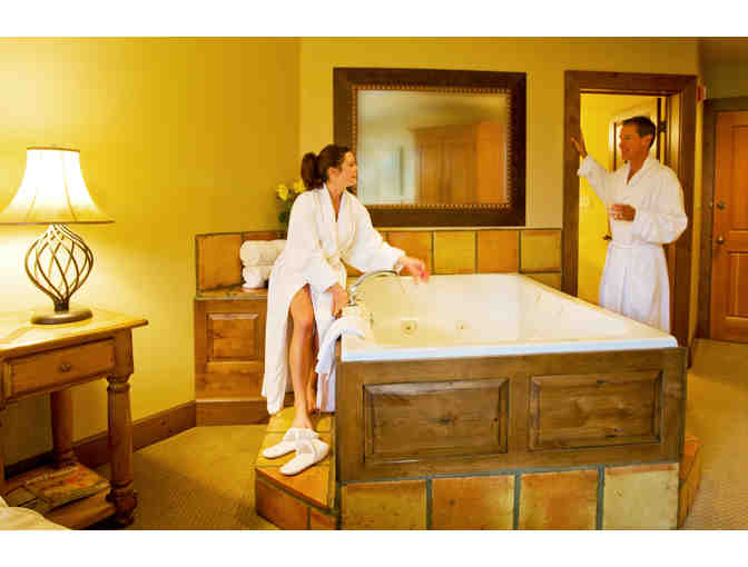 Rusty Parrot Couple's Staycation