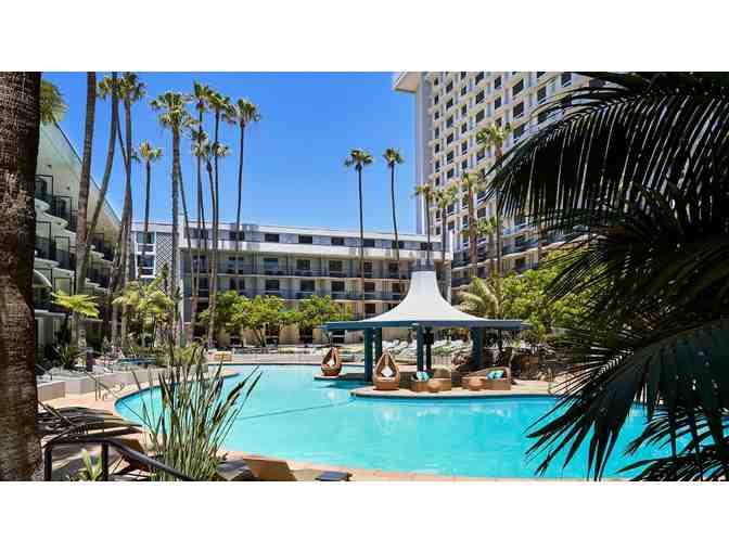 Los Angeles Airport Marriott - 2 Night Stay with Valet Parking