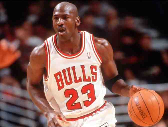 Michael Jordan Throwback Bulls Jersey - Photo 1