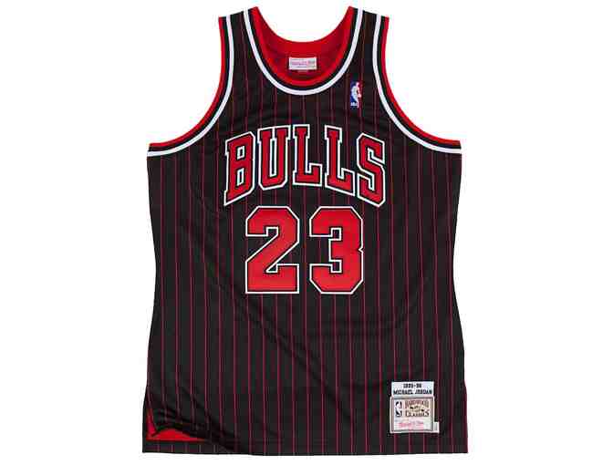 Michael Jordan Throwback Bulls Jersey - Photo 2