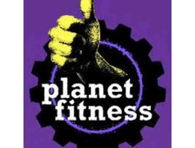 Planet Fitness membership with gym bag