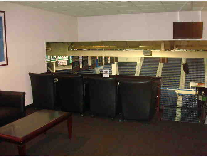 Husky Fan's Dream - XL Center Suite for 2018/19 UConn Basketball Game - Hartford, CT