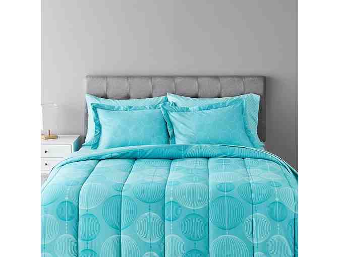 Amazon Basics 7-Piece Lightweight Bed-In-A-Bag Comforter Bedding Set -Full/Queen