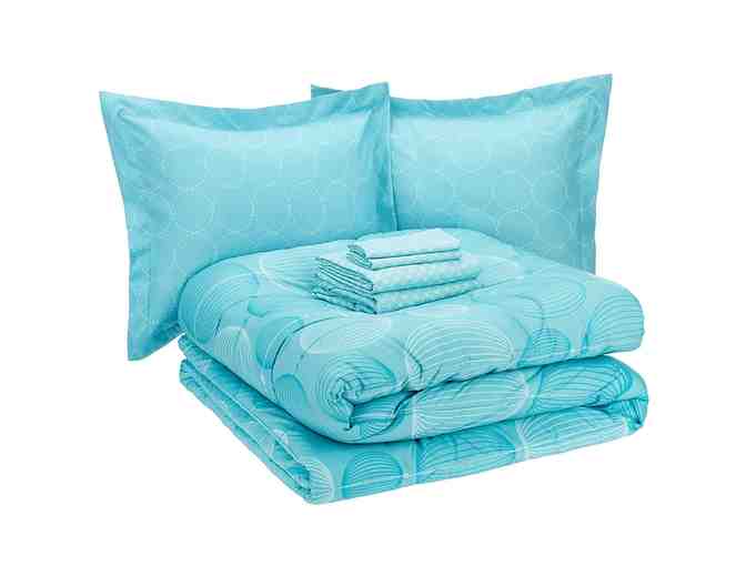 Amazon Basics 7-Piece Lightweight Bed-In-A-Bag Comforter Bedding Set -Full/Queen