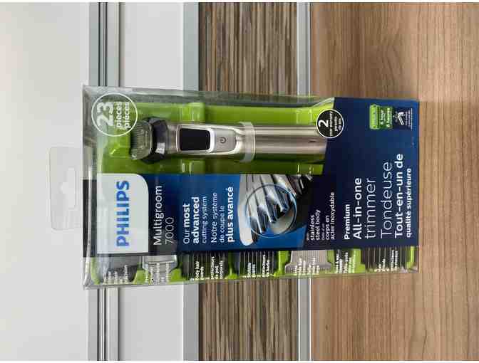 Philips Norelco Series 7000 Cordless Wet & Dry with Trimming Accessories