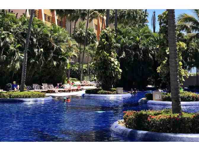 Beachfront Resort in Los Cabos or Puerto Vallarta