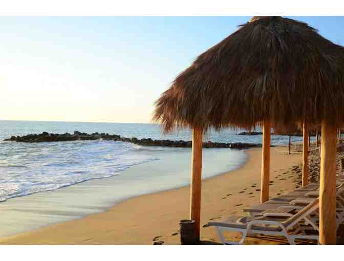 Beachfront Resort in Los Cabos or Puerto Vallarta