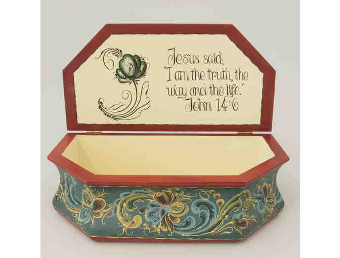 Hinged Box with Telemark Rosemaling by Ellen Kerbs
