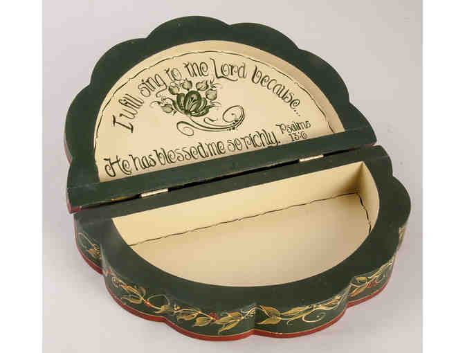 Scalloped Box with Telemark Rosemaling by Ellen Kerbs