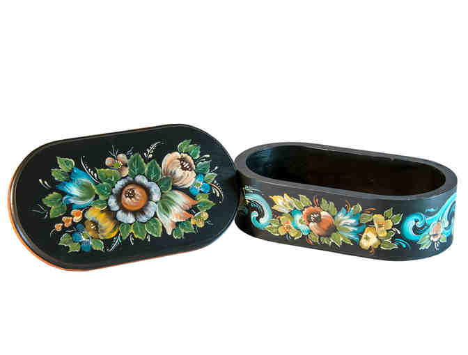 Oval Box with Valdres Rosemaling by Jane Bellefy