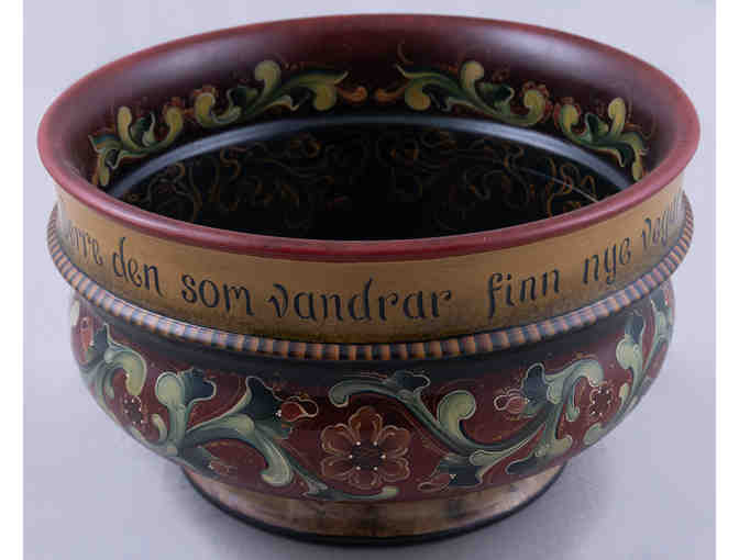 Bowl with Gudbrandsdal Rosemaling by Lyn Rein