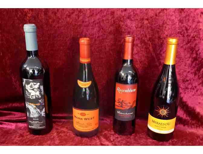 Party People Wine carrier with 4 bottles of wine and 4 glasses