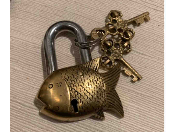Brass Fish Padlock w/keys - Photo 1