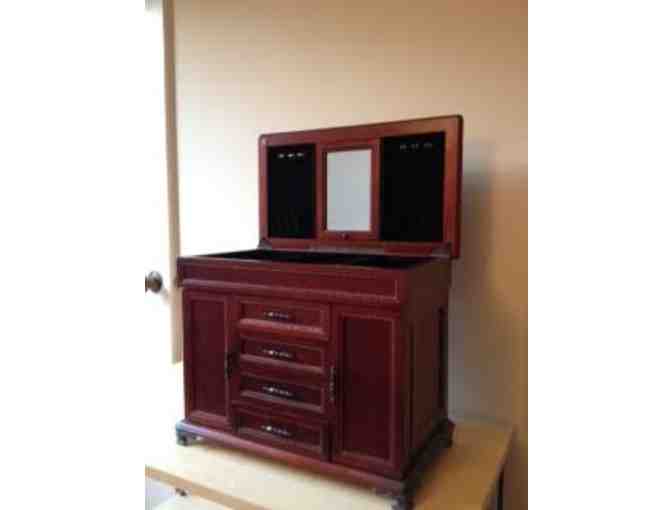 Elegant Jewelry Chest