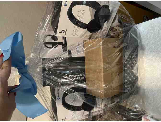 2 Wireless Headphones, Wireless Charging Station, Multi Plug Outlets, Wall Outlet Extende - Photo 1