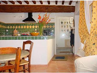 TREASURED TOWNHOME IN THE HEART OF CHATEAUNEUF-DU-PAPE