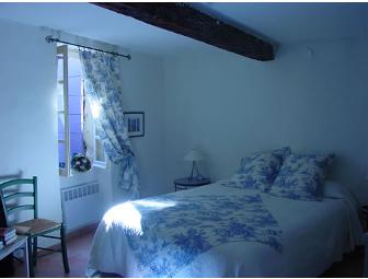 TREASURED TOWNHOME IN THE HEART OF CHATEAUNEUF-DU-PAPE