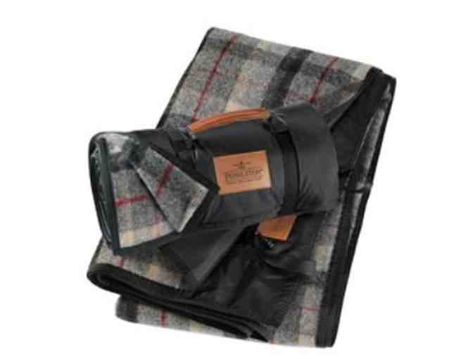 Genuine Pendleton Roll-Up Blanket: Black Butte