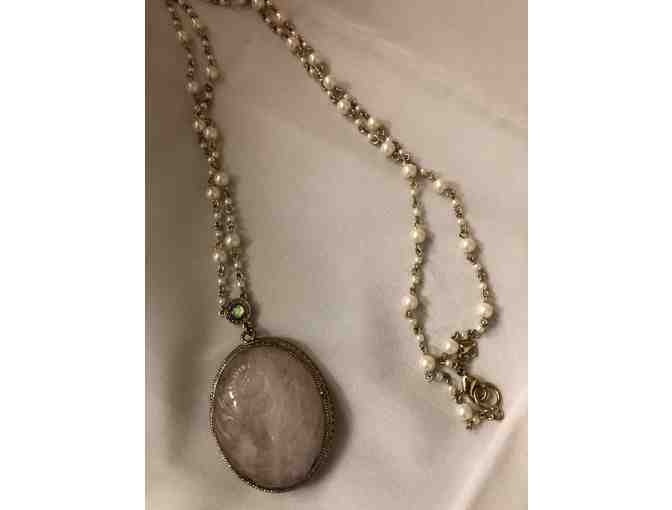 Pink rose quartz and faux pearl necklace