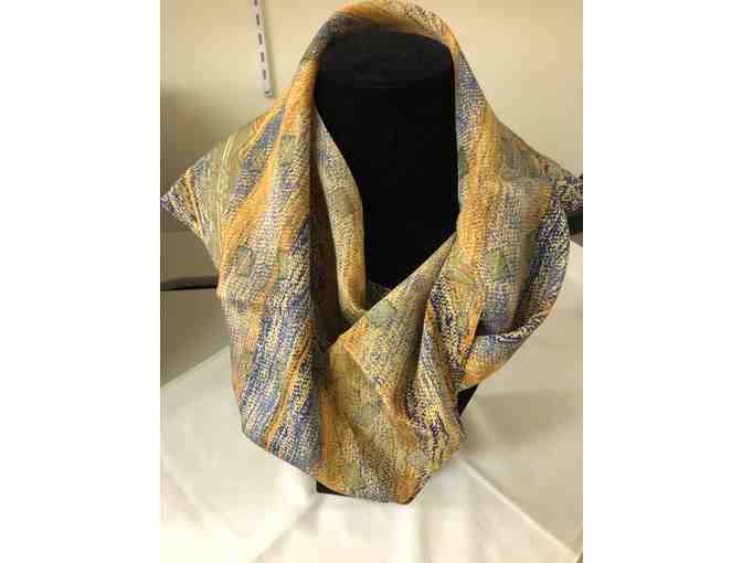 Green / gold / red delicate scarf