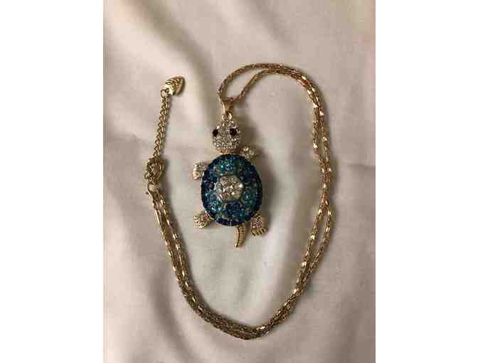 BJ Turtle Necklace w Rhinestone and Turquoise Colour