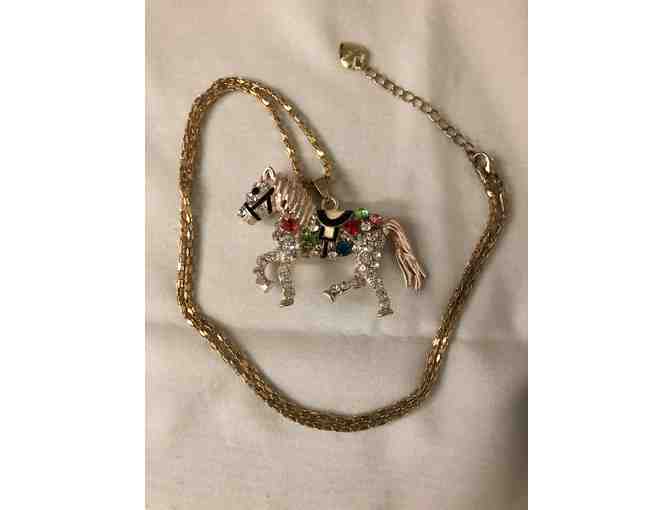 BJ Horse Necklace with Swinging Tail and Glittters