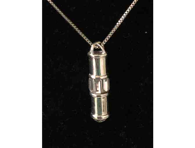 Unique Pendant with 33' Chain Silver tone