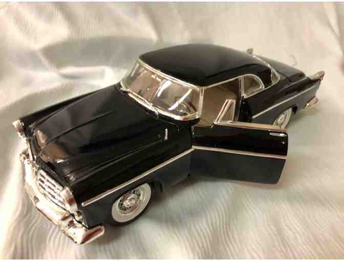 1:18 Die-Cast Collection 1955 Chrysler C300