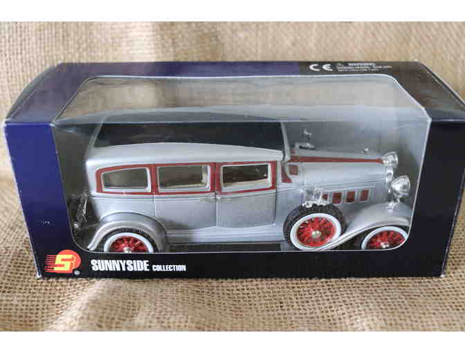 1:18 Die-Cast Collection 1955 Chrysler C300