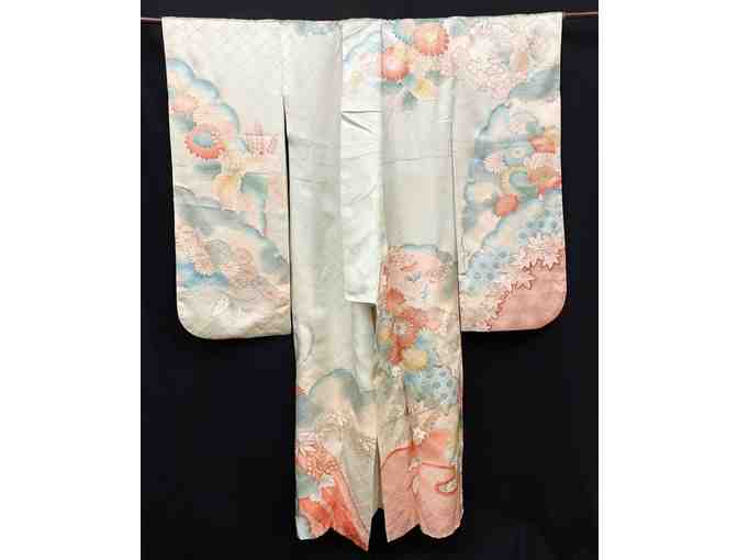 'Subtle Beauty' Kimono