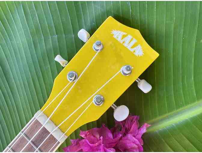 Hanalei Strings - Ukulele, T-Shirt & Bag