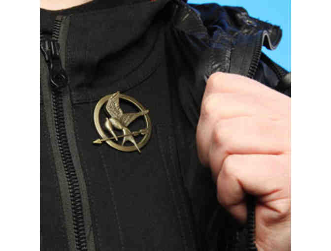Hunger Games Gift Set: Blu-Ray and Mockingjay Pin