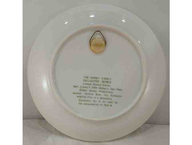 Walt Disney Productions 1975 Mother's Day Plate Co