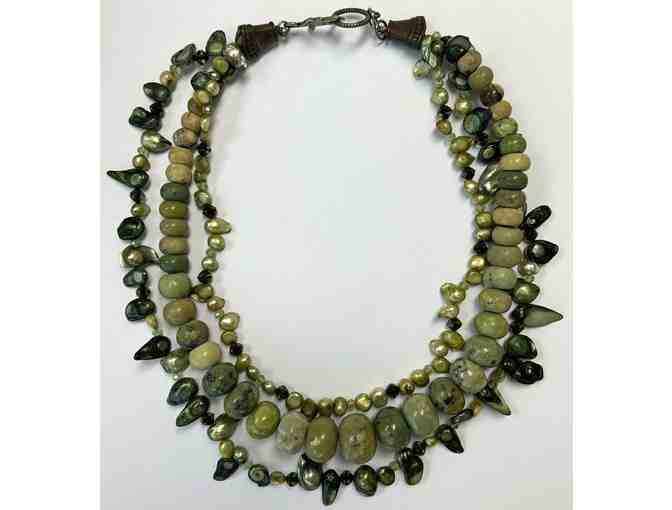 Choker with Serpentine Stones and Green Pearls-Lot 74 - Photo 2