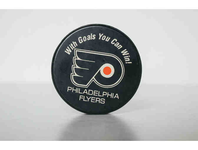 Flyer's Hockey Puck + Peter Forsberg signed photograph