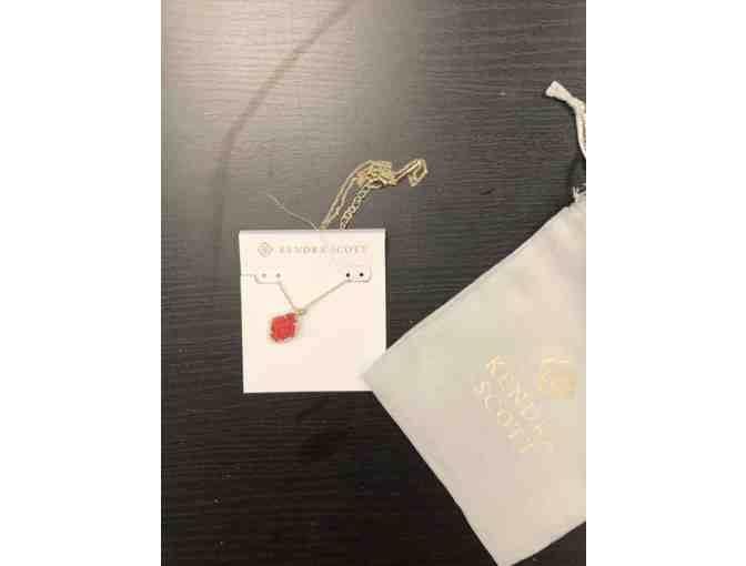 Kendra Scott necklace