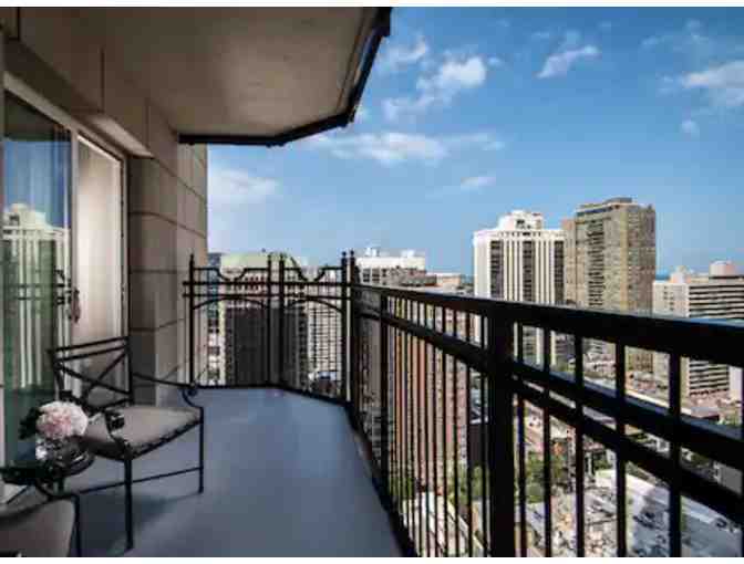 Chicago Weekend Getaway - Waldorf Astoria Junior Suite