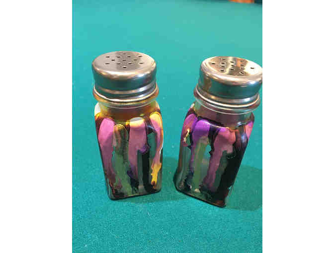 Hand painted salt ad pepper shakers - Photo 1
