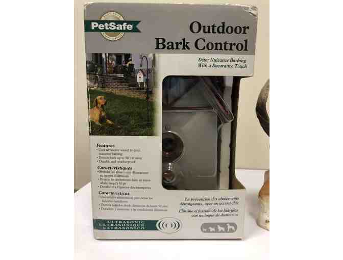 PetSafe Outdoor Bark Control + Hound Figurine