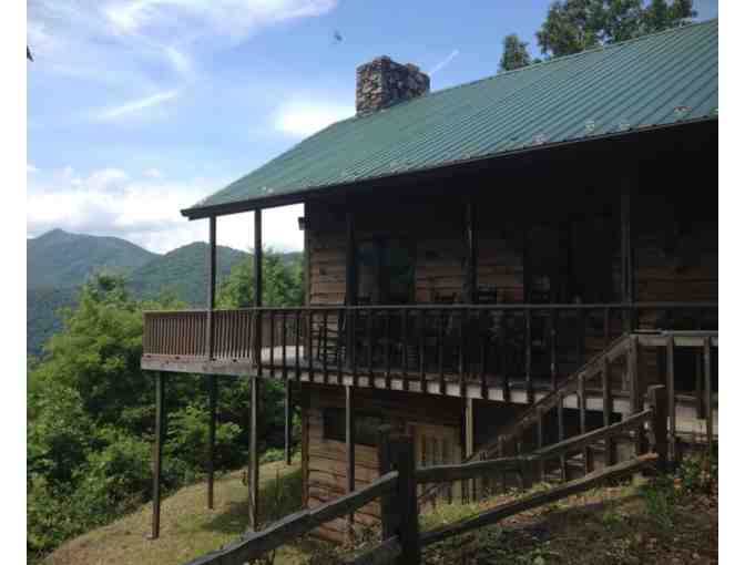 7 nights in a tri- level 3 bedroom mountain home in Canton, NC