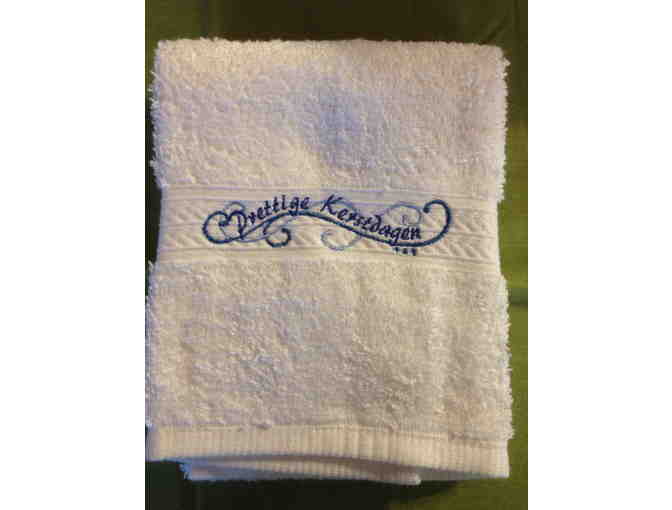Pair of Embroidered Hand Towels - Dolphin & Prettige Kerstdagen