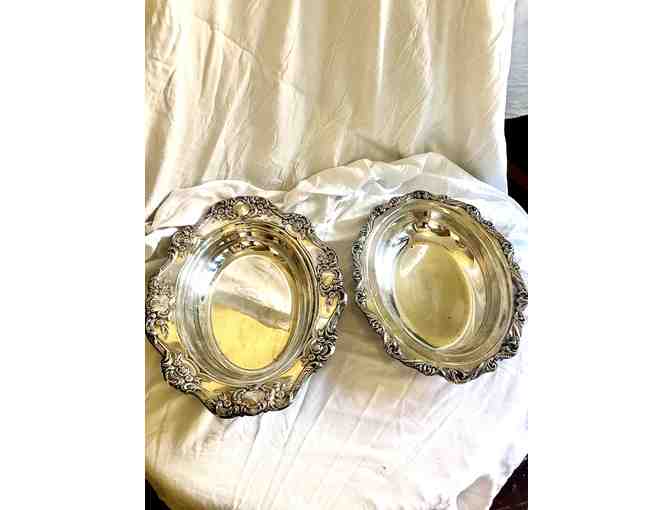A set of 2 ornate oval bowls - Photo 1