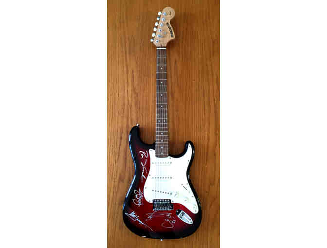 Ruby Burst Fender Guitar Hand Signed by the Rolling Stones - Photo 2