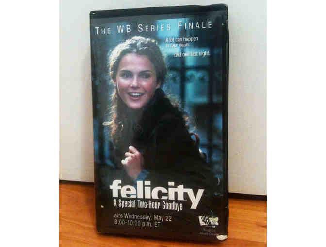 FELICITY -- 1 Review Episode On VHS With 2 Original Cases, Plus Glossy B&W Cast Photos