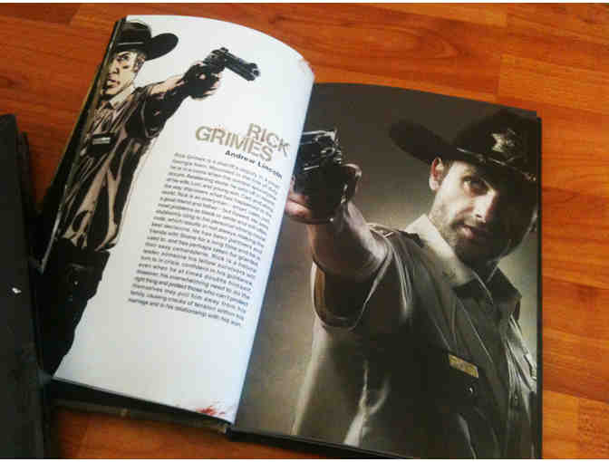 THE WALKING DEAD -- Glossy Photo Book from Season 2