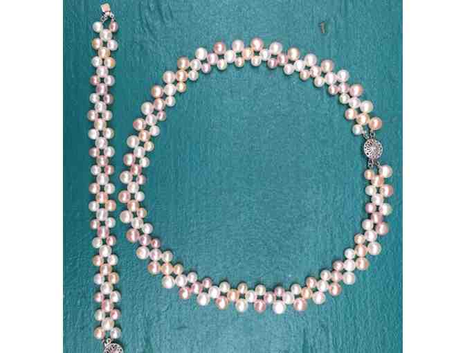 Exquisite Fresh Water Pearl Set (Necklace and Bracelet)