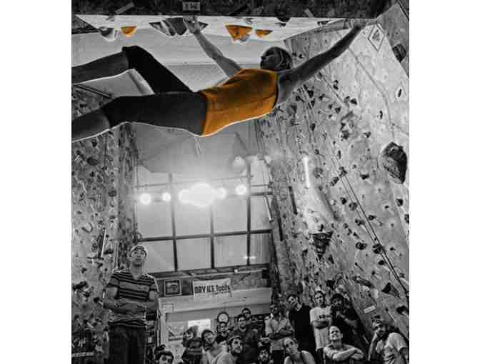 Manhattan Plaza Health Club 30 DAY PASS [+ a 55 Minute Massage]