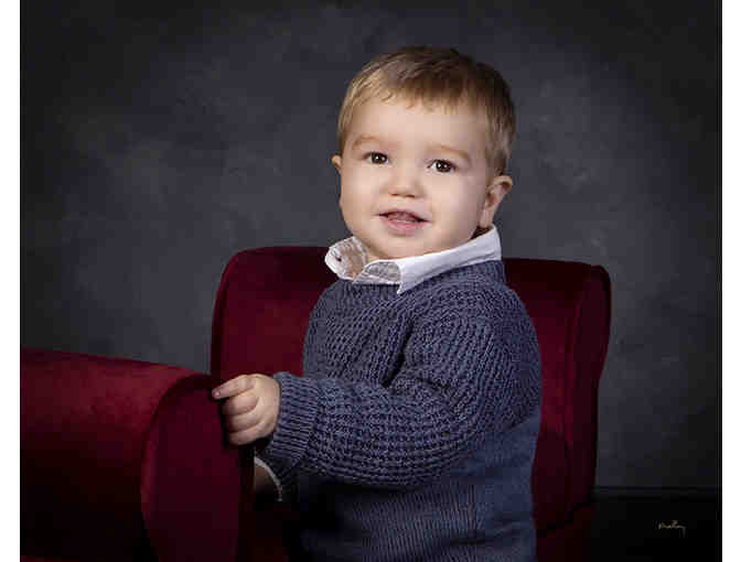 Signature studio session for a family and a 14' Realism portrait from Mallory Portraits