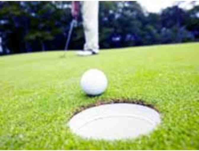 3 Night Weekend Stay in Historic Montauk Manor Condo