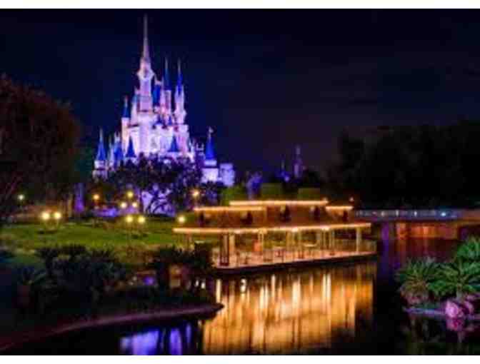 4 1-DAY DISNEY PARK HOPPER PASSES & PRIVATE MEET AND GREET WITH DISNEY CHARACTERS